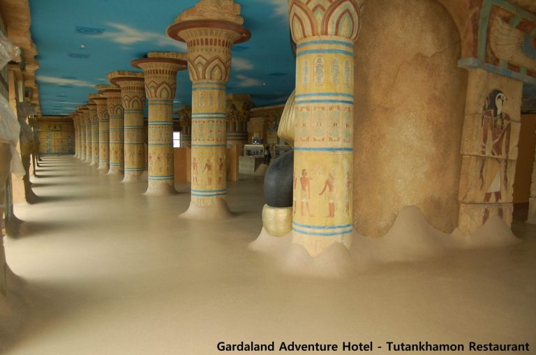 interno-pavimento-hotel-egizio-gardaland-colonne